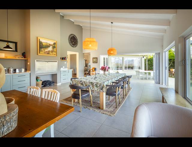 3 BEDROOM FREEHOLD FOR SALE IN UNDERBERG